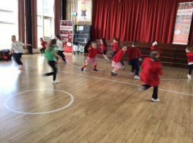 P3 have been learning GAA Fundamental Movement Skills this term. This week they have been developing their hand pass and toe tap. Watch out for our fu
